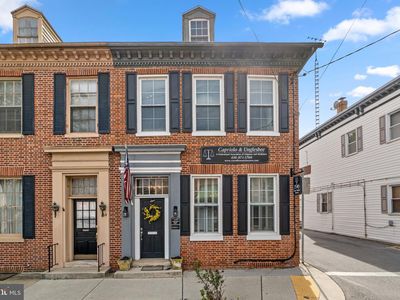 196 E Main St