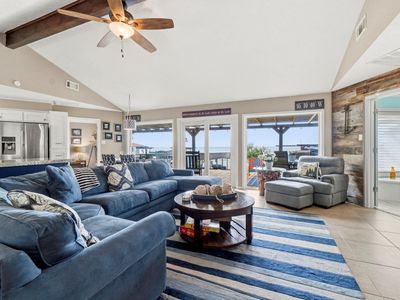 151 E Lakeview Dr