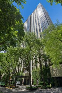100 E Bellevue Pl APT 24A