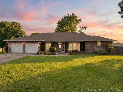 1307 N Douglas Dr