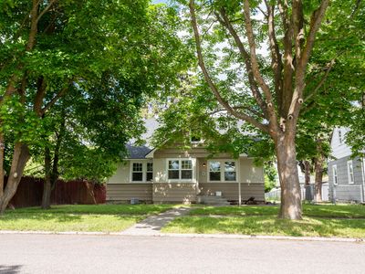 919 8th Ave E