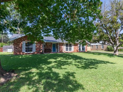 2032 Regent Dr