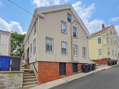 6 Eight Howell Ct