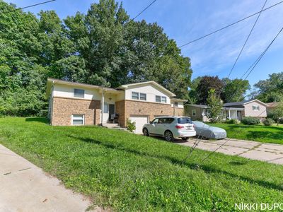 2931-2933 Okemos Dr SE