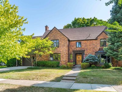 Property at 440 University Pl, Grosse Pointe, MI