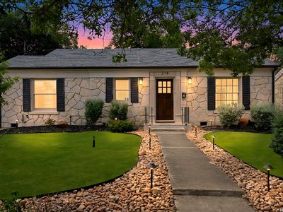 218 W Mandalay
