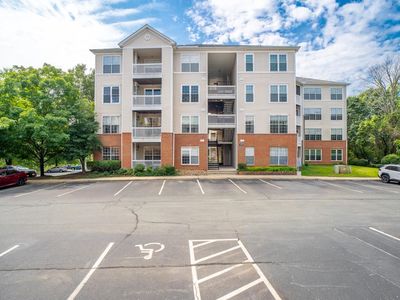 300 Riverbend Dr APT 2B