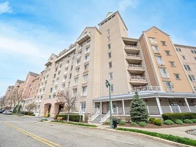 100 Shearwater Ct E APT 32