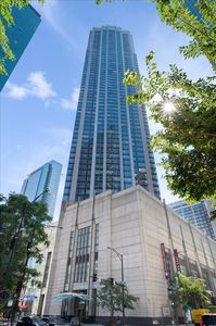 512 N McClurg Ct APT 3812