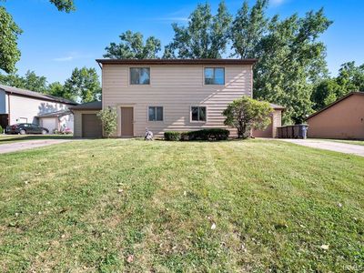 2310-2312 Versailles Village Pl