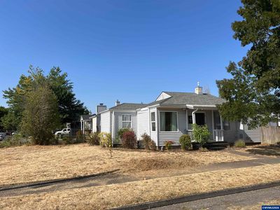 745 16th Ave SW