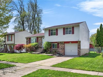 Property at 266 Peppertree Dr, Amherst, NY