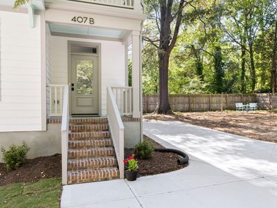 407B Edward St