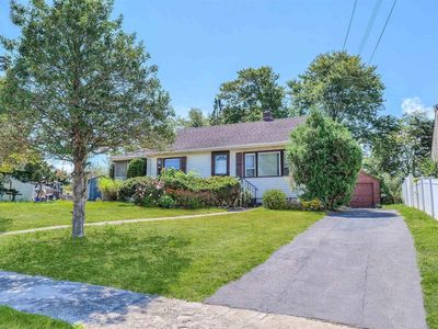21 Larchmont Dr