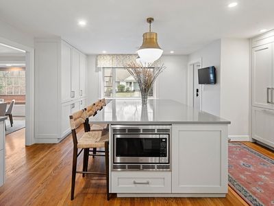 2 Edgewater Pl