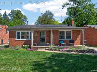 210 W Lawrence Ave