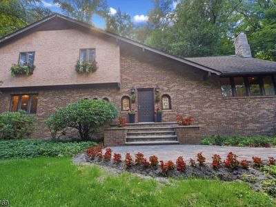 77 Pine Brook Rd