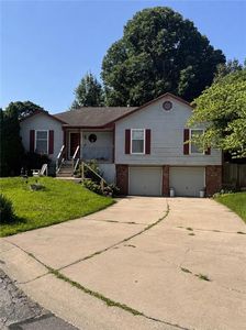 Property at 1108 SW Brook Ct, Blue Springs, MO