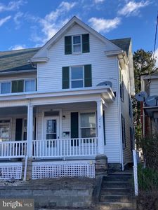 211 W 4th St