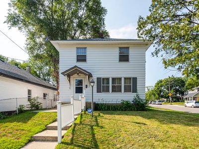 1100 Dickinson St SE