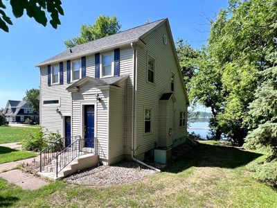 521 Lakeshore Dr