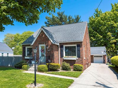 821 Saint Clair Ave