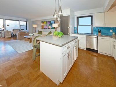 245 E 24th St APT 9C