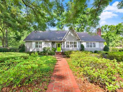 706 Holly Dr