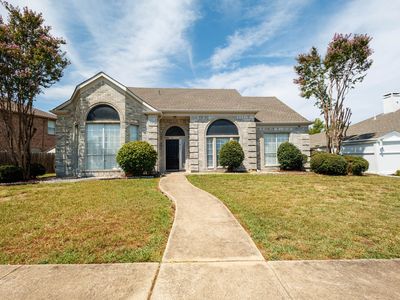 8101 Luna Dr