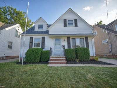 Property at 18400 Rockland Ave, Cleveland, OH