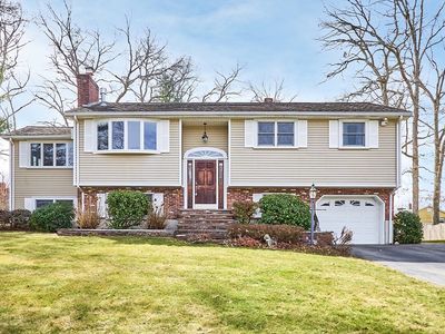 24 Lucaya Cir