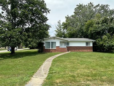 Property at 16 Hillcrest Dr, Mount Vernon, IL