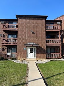 330 Shorewood Dr APT 3B
