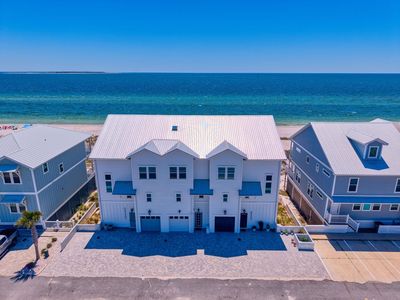 8233 W Highway 98