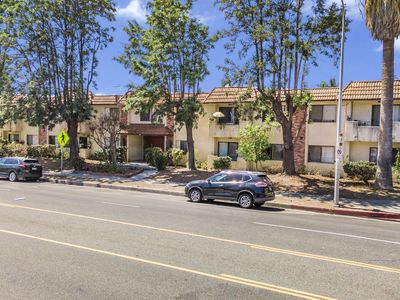 7061 Whitsett Ave
