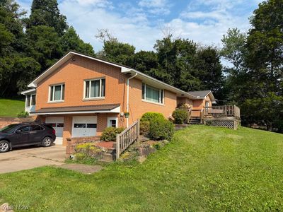 4392 2nd St SE