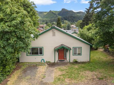 240 E 4th Ave