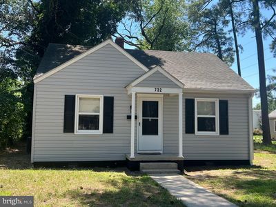 732 Dennis St