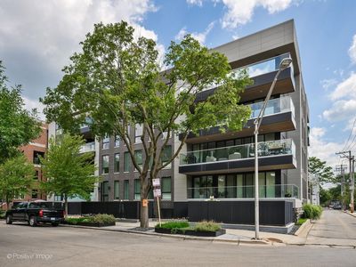 1625 N Burling St Unit 103
