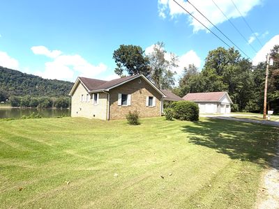 12 River St