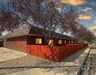 160 NW 3rd Ave