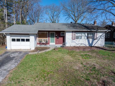 52 Hawthorne Avenue