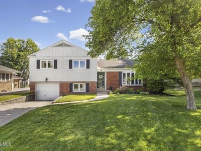 309 Hawthorne Ln