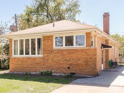 7612 Niles Center Rd