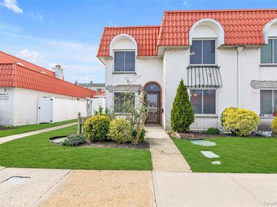 17 Alhambra Drive #17