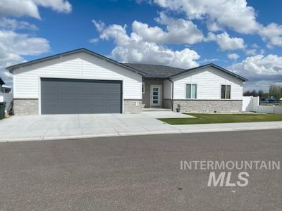 830 Salmon Dr