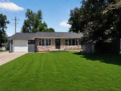 340 Lakeshore Dr