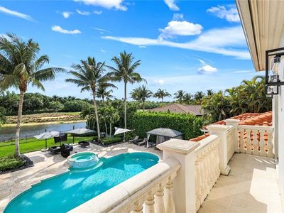 2558 Escada CT