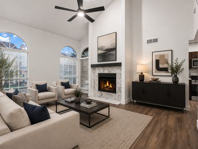 13207 Woodbend Ln