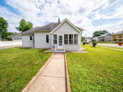 704 7th St SE